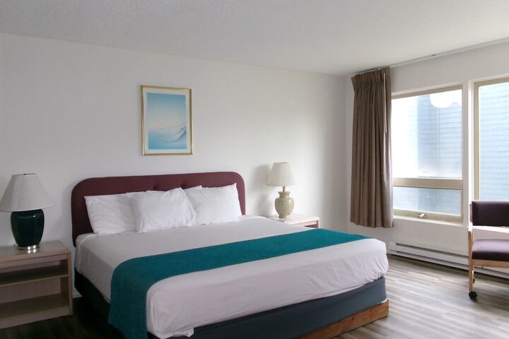 Room 28 of 108
