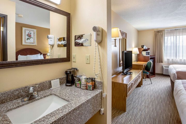 Quality Inn - Storm Lake