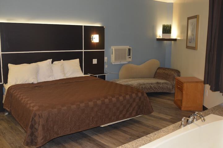Room 9 of 38