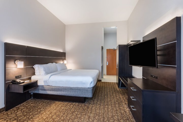 Room 17 of 38