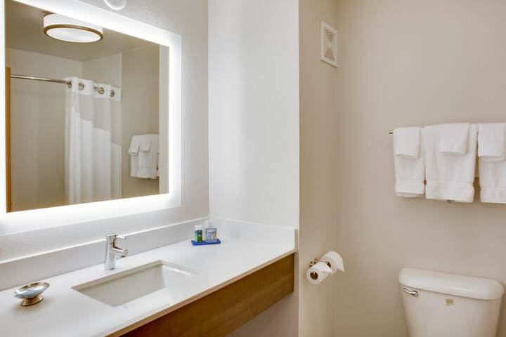 Room 14 of 27
