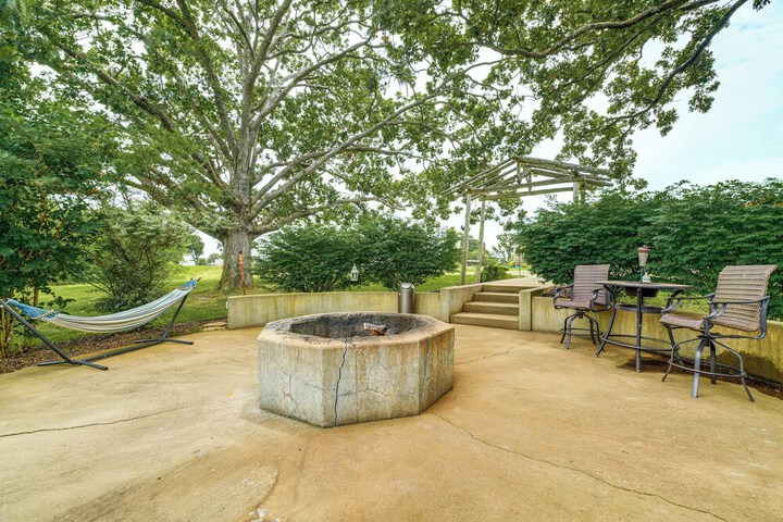 Spacious Ozarks Family Home - Private Pool & Grill