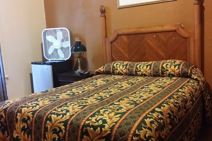 Room 27 of 38