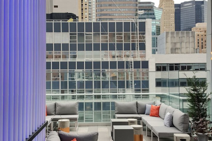 Lounge 57 of 64