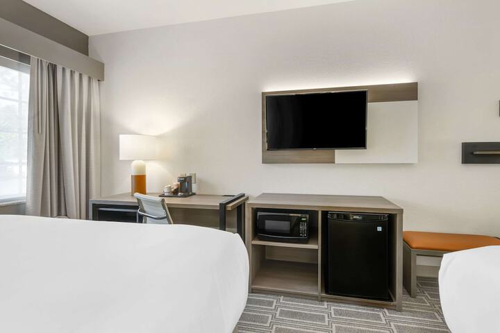 Room 53 of 60