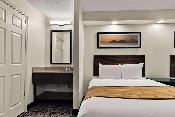 Room 12 of 31