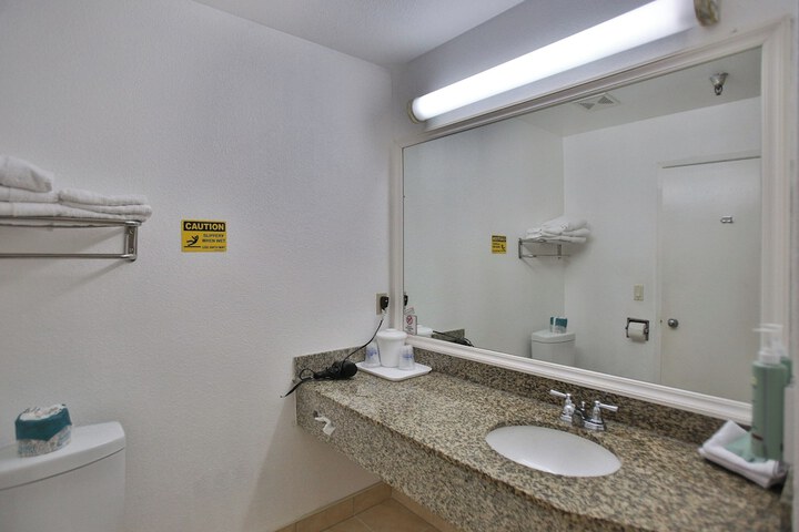 Room 18 of 27