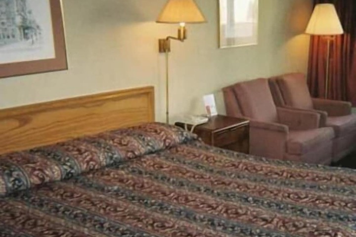 Room 5 of 14