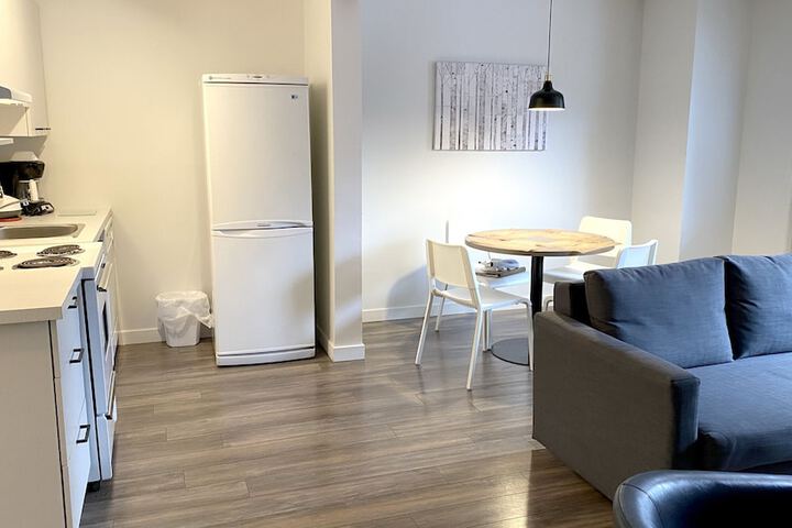 Room 53 of 211