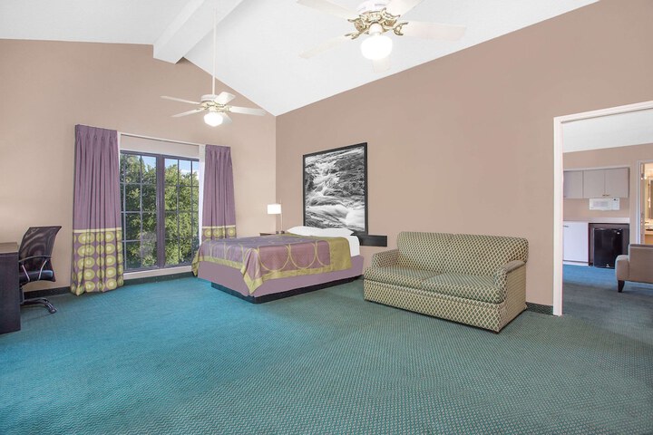 Room 13 of 15