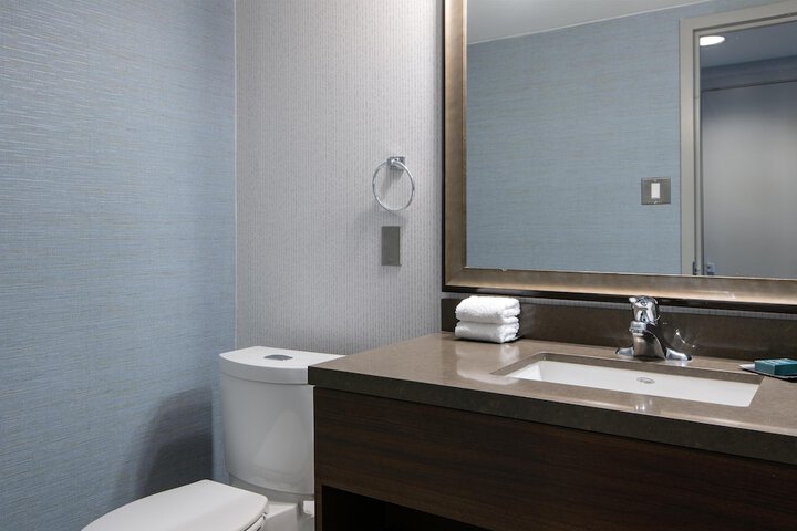 DoubleTree by Hilton Hotel West Edmonton