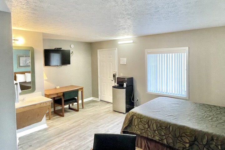 Room 7 of 9