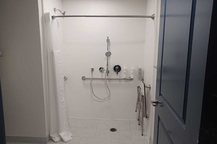 Room 8 of 11