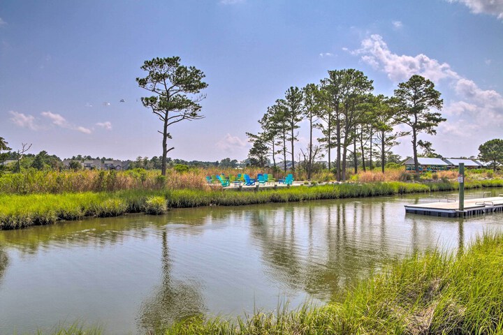 Resort Amenities & Screened Porch: Ocean View Home