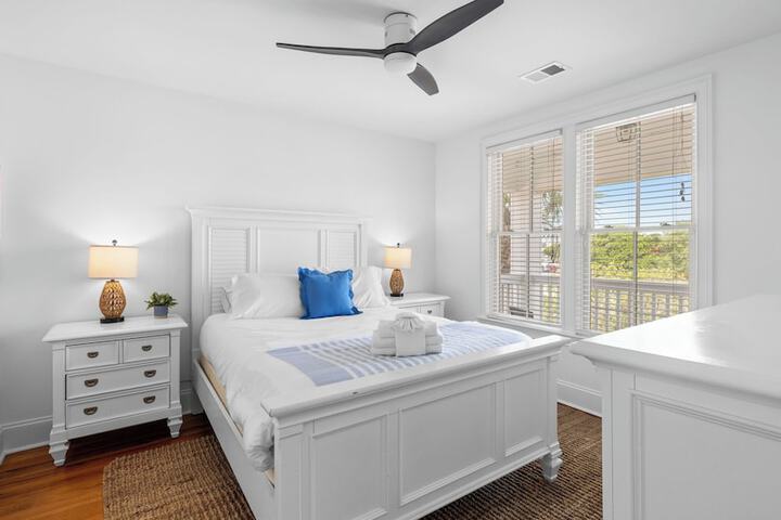 1 Block to Beach Newly Renovated 6bdr w / Rooftop Views Sand Dune by Avantstay