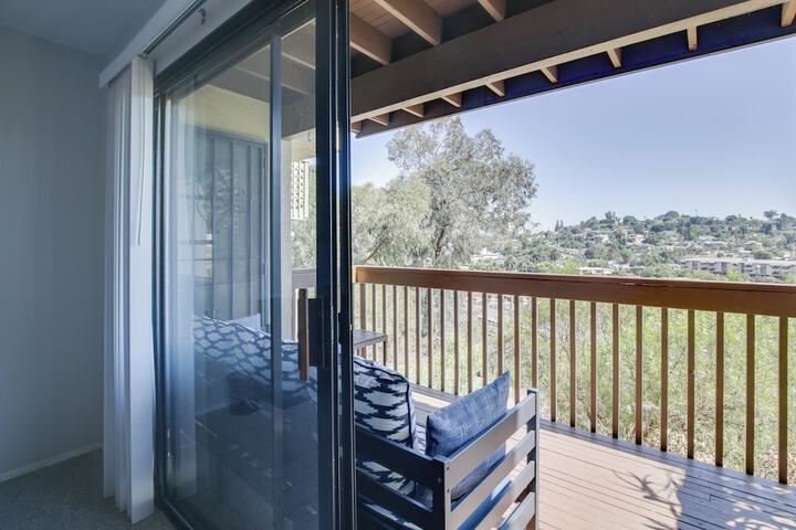 La Mesa Townhome: 15 Mi to San Diego!