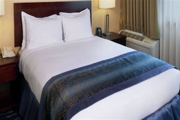DOUBLETREE BY HILTON NORWALK