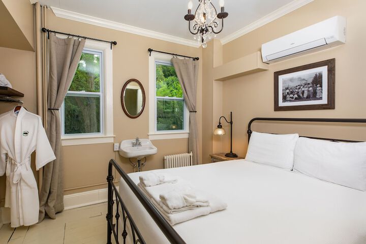 Pine Cottage Bed & Breakfast