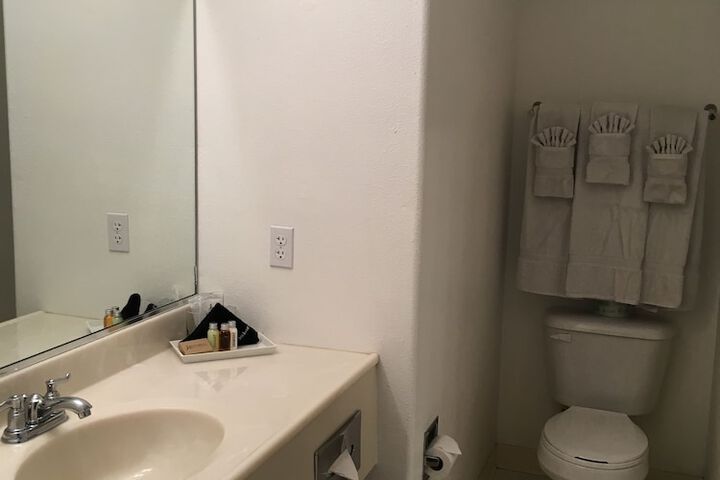 Room 53 of 173
