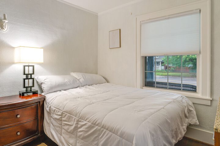 Pet-friendly Home w / Yard Near Downtown Royal Oak