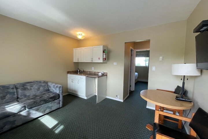 Room 12 of 25