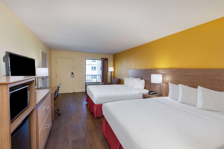 Room 40 of 48