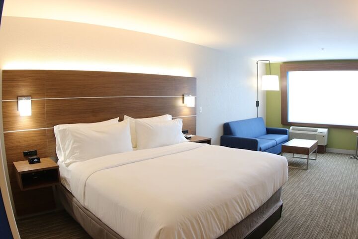 Room 8 of 28