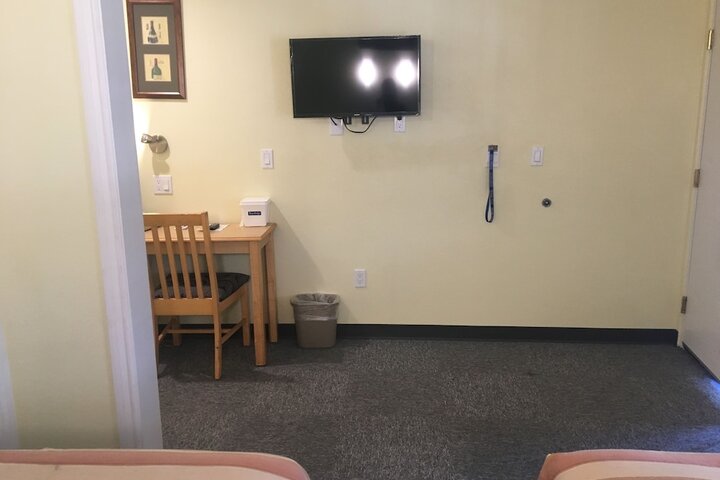 Room 8 of 24