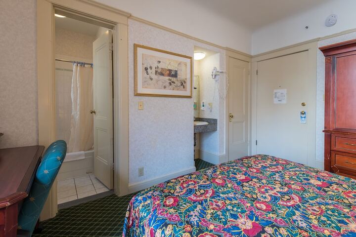 Room 53 of 68