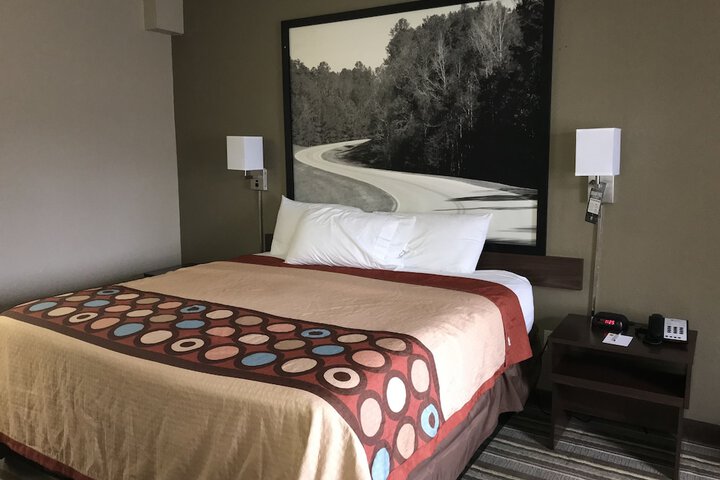 Room 17 of 39
