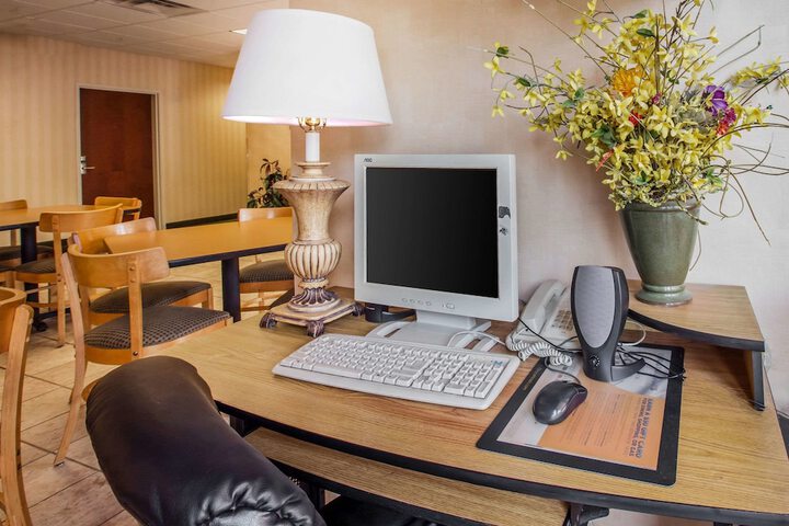 Business Center 46 of 47