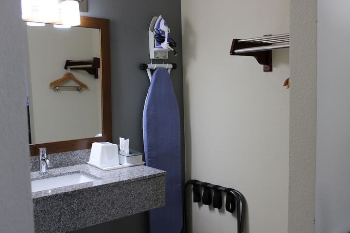 Room 8 of 18