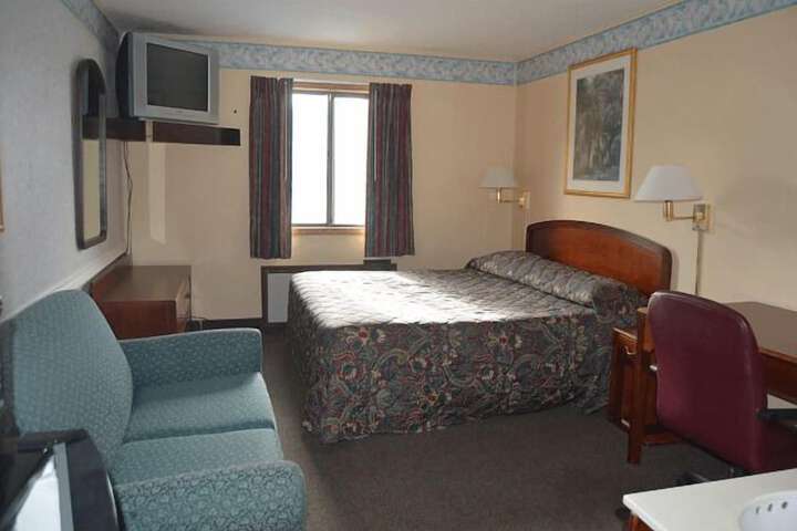 Room 15 of 36