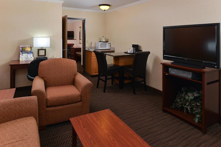 Best Western Plus Landmark Inn