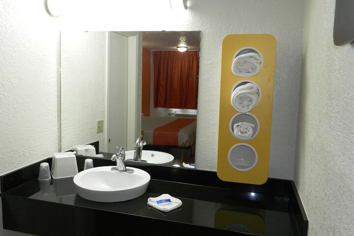 Room 21 of 39