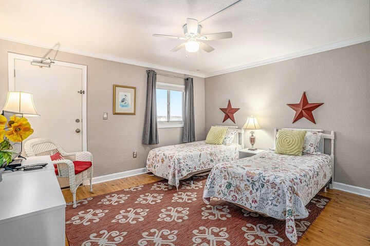 0401 Waters Edge Resort 3 Bedroom Condo by RedAwning