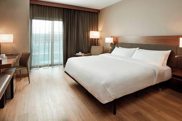 AC Hotel by Marriott Cincinnati at the Banks