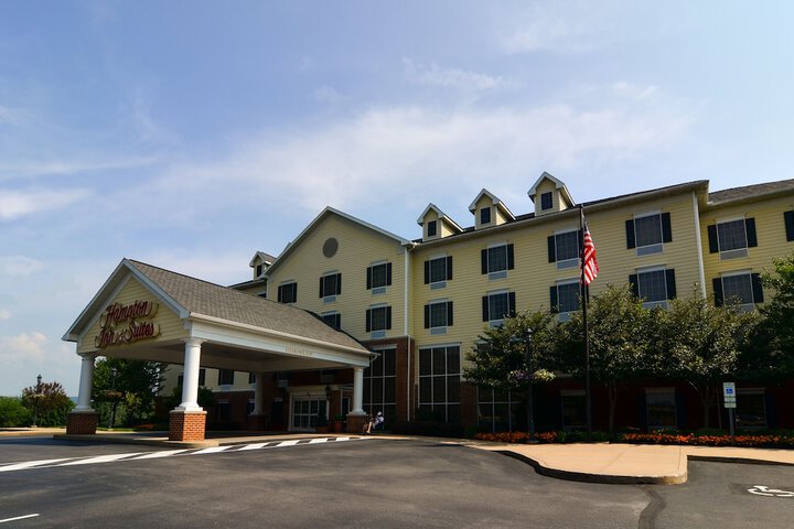 Hampton Inn & Suites State College at Williamsburg Square