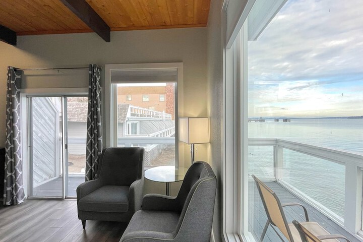 Tides Inn & Suites