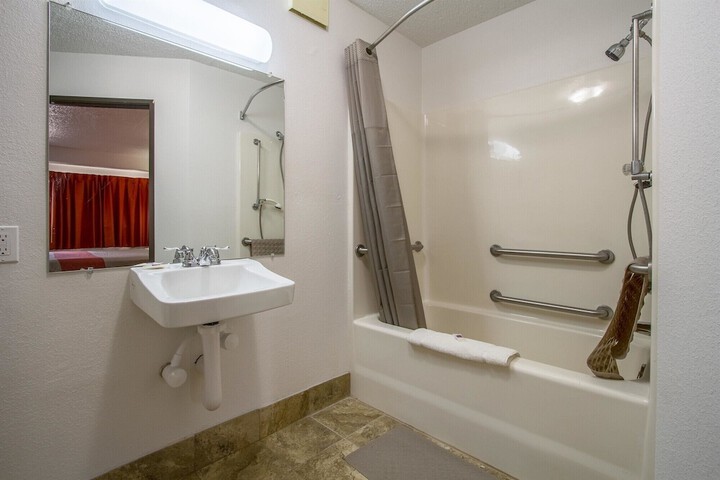 Motel 6 Ashland OH