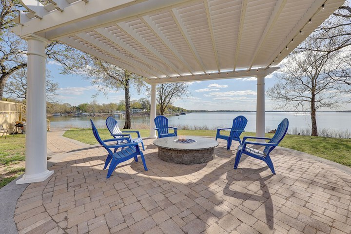 Lakefront Home w / Shared Boat Ramp in Grove!