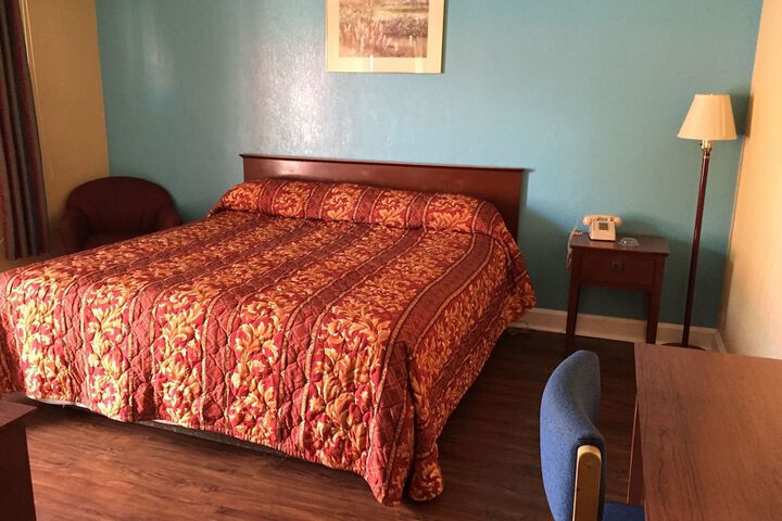 Room 14 of 18