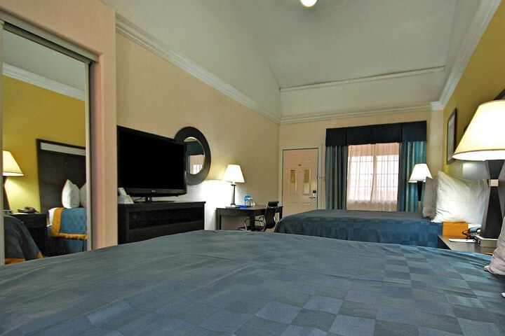 Room 9 of 26