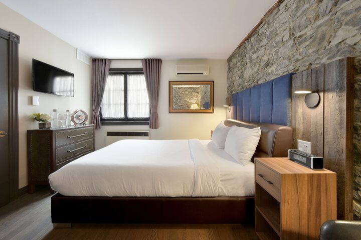 Room 9 of 42