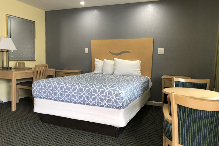Chisholms Motor Inn