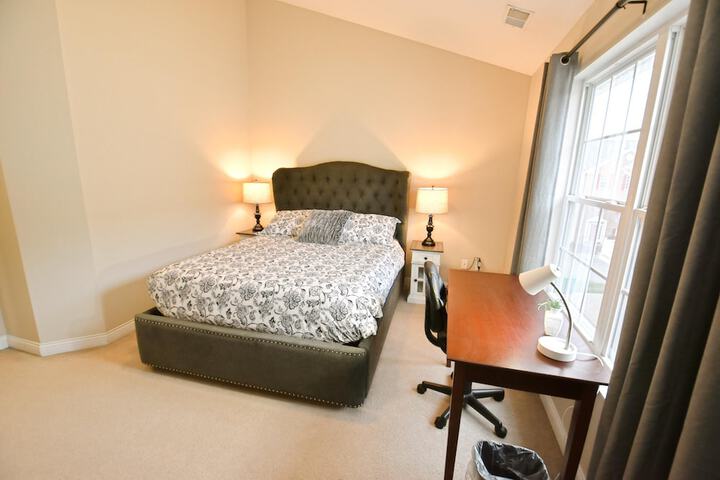 Walk to Notre Dame Spacious 3BR Townhome w Garage Family-friendly Amenities 123p