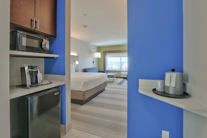 Room 14 of 38