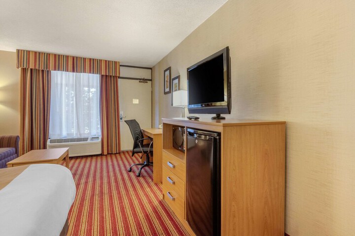 Quality Inn Exit 4