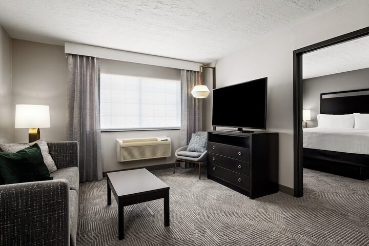 Room 11 of 30