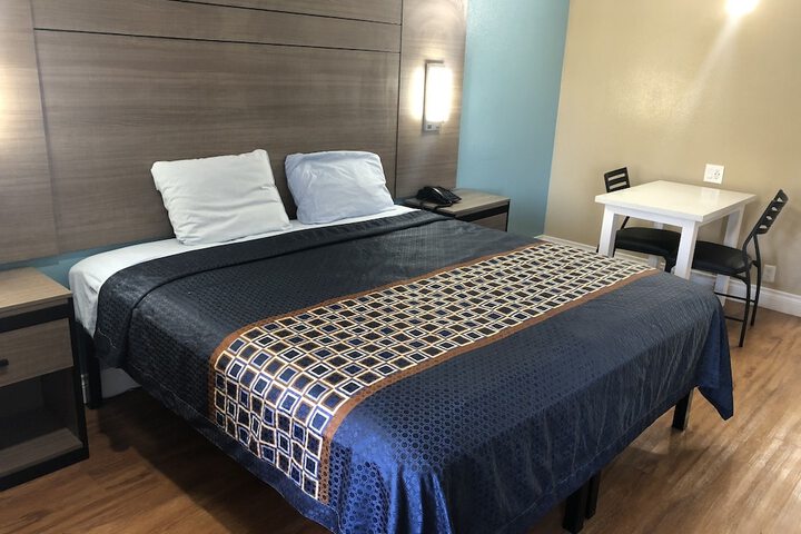 Room 10 of 17